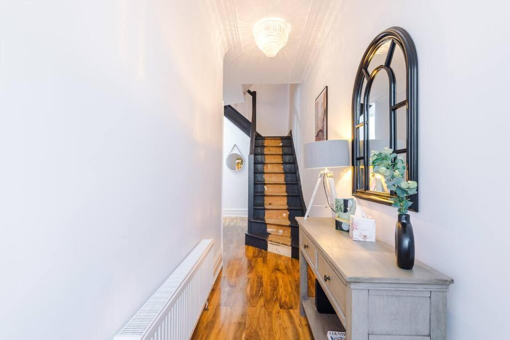 Huge House In Leeds 6Br Sleeps13 By Purestay Short Lets Meanwood Extérieur photo